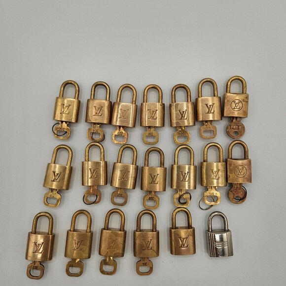 Louis Vuitton Gold Lock and Key Set - Picture 1 of 15